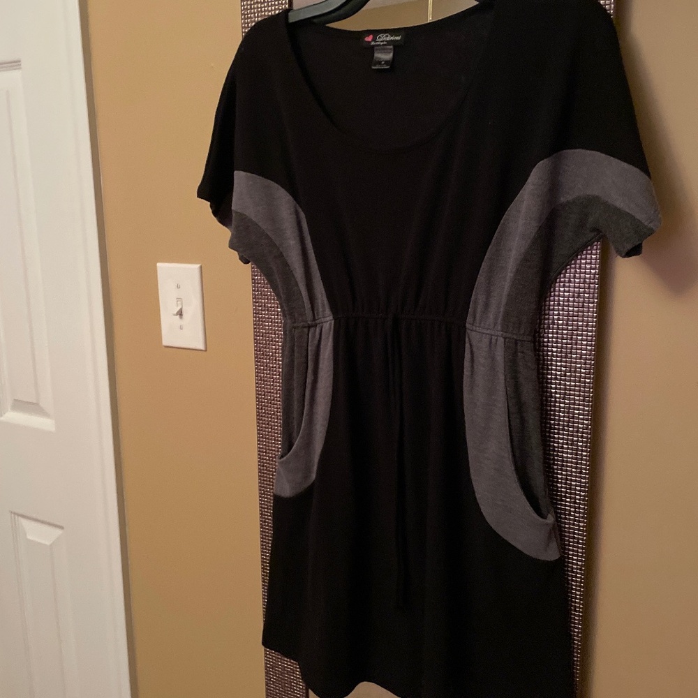 Women’s Size M Deliriuus Los Angeles dress with pockets